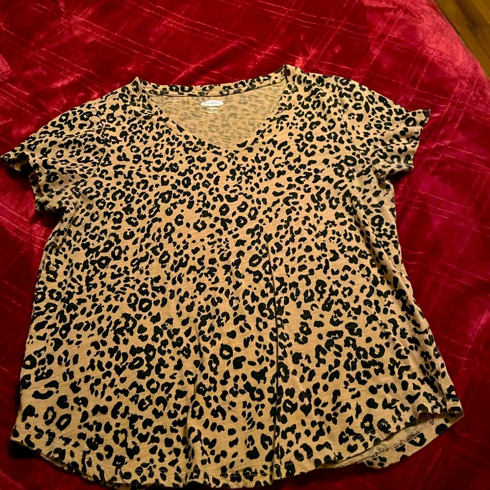 Cheertah print v neck tee